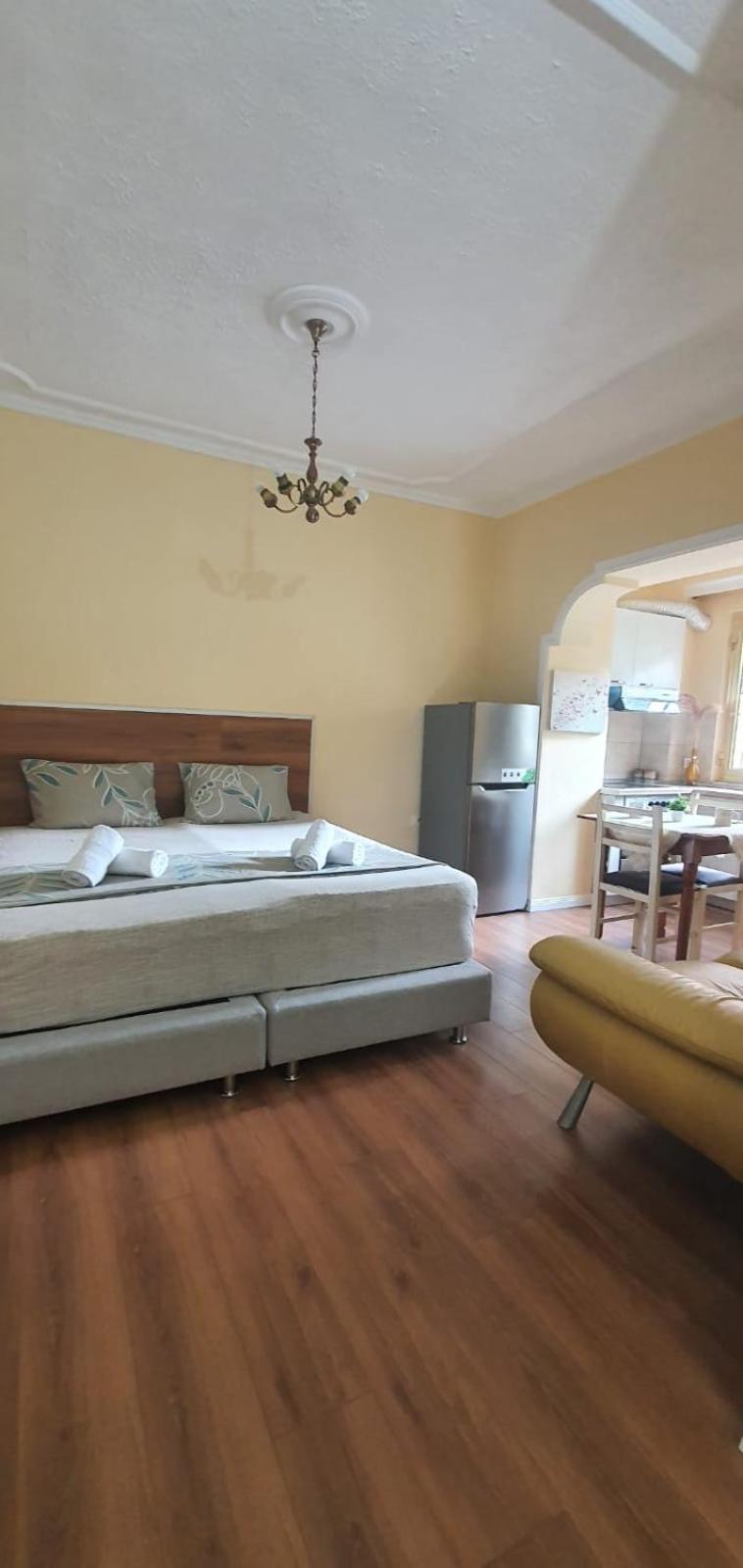 Alle'S M Shyri Studio Apartment Tirana Exterior foto
